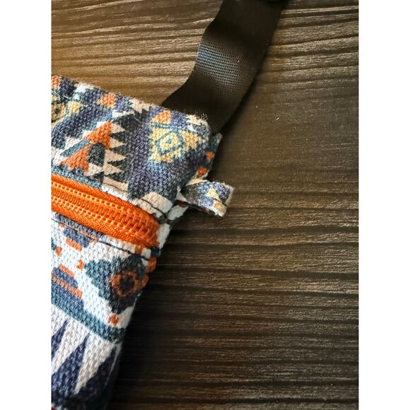 6/$25 Olivia Moss Multicolor Aztec Wanderlust Cross Over Bag - Picture 5 of 9